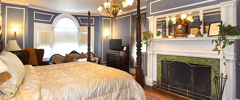 Enjoy the romantic suites and rooms in our small Providence hotel